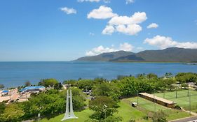 Cairns Ocean View Apartment